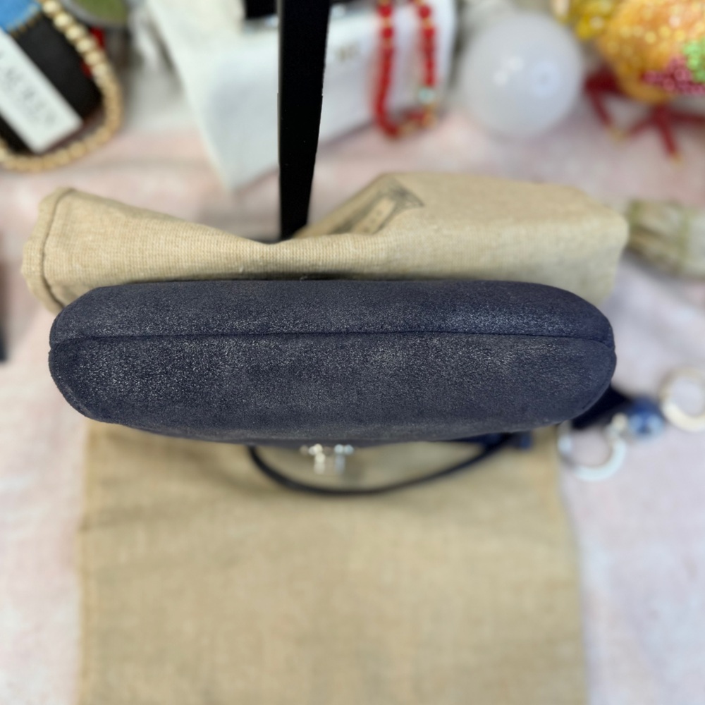 Coach vtg turn lock Suede Wristlet - Picture 6 of 10